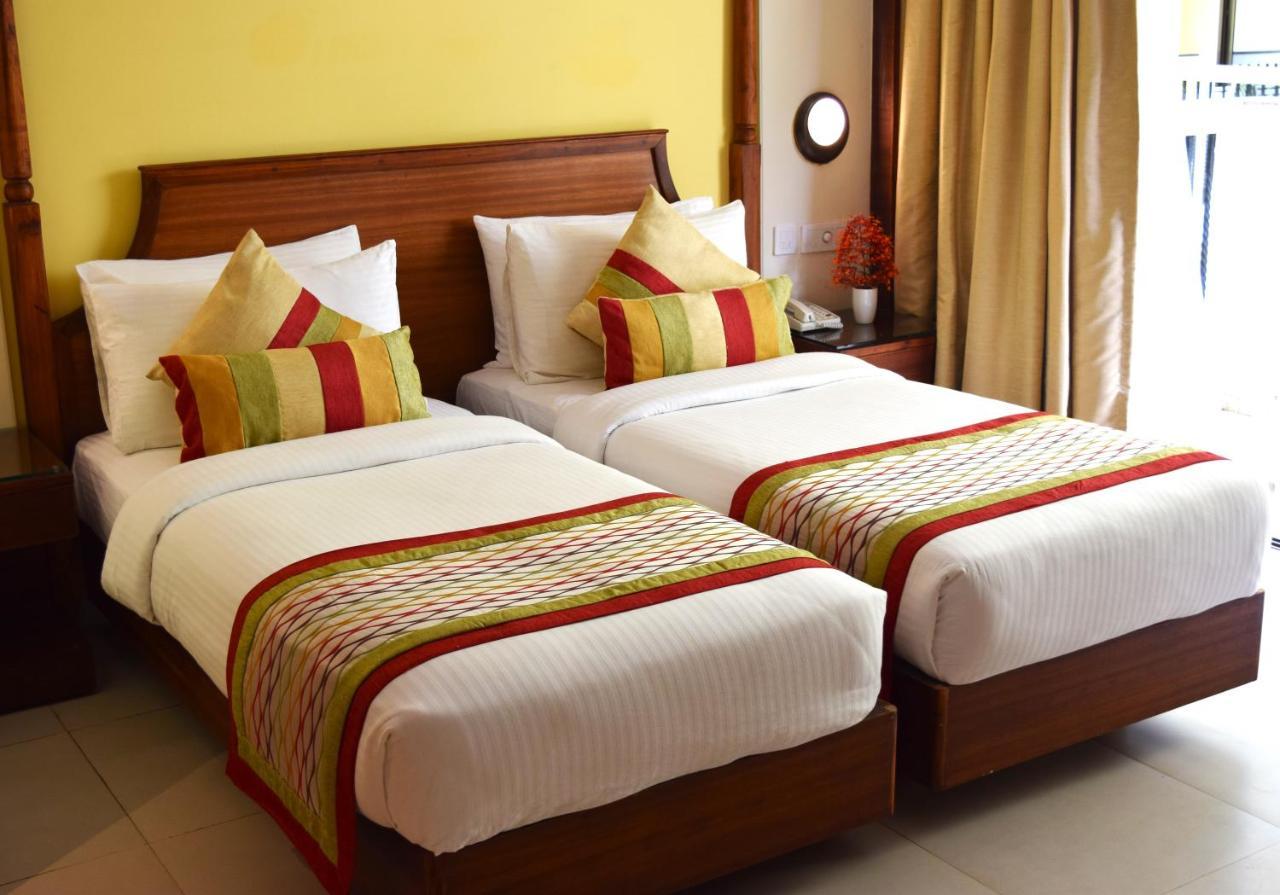 Sea Breeze Max Resort & Spa 마드가온 외부 사진