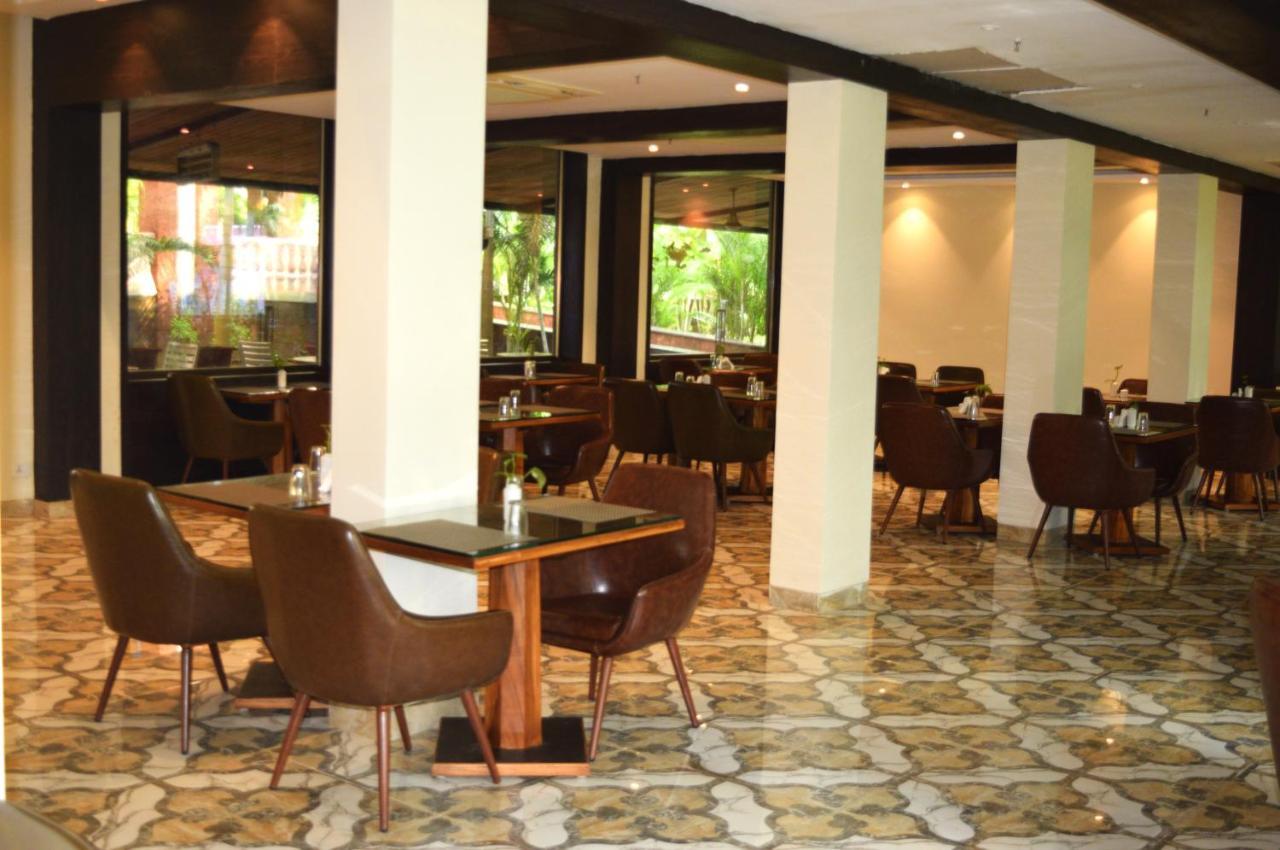 Sea Breeze Max Resort & Spa 마드가온 외부 사진