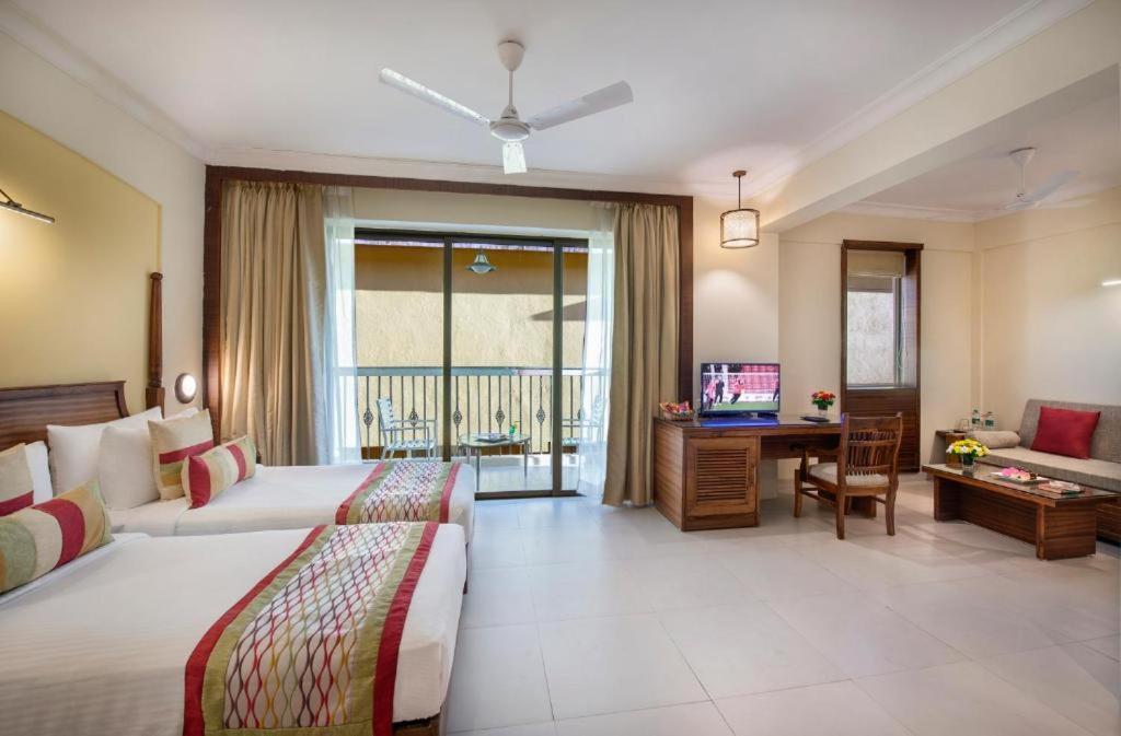 Sea Breeze Max Resort & Spa 마드가온 외부 사진
