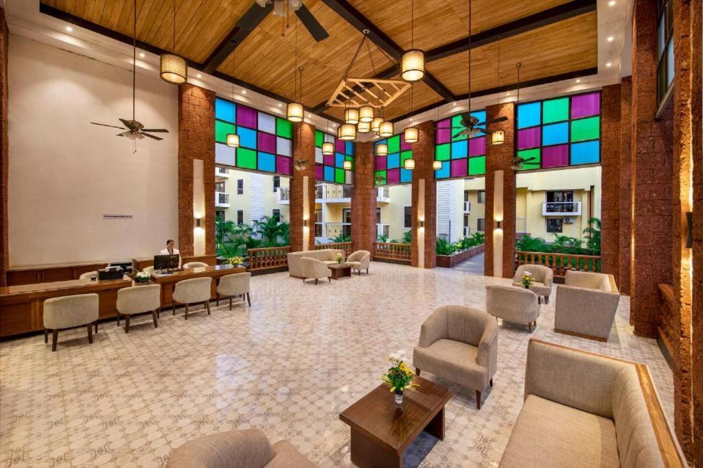 Sea Breeze Max Resort & Spa 마드가온 외부 사진