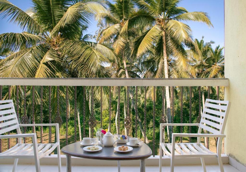 Sea Breeze Max Resort & Spa 마드가온 외부 사진