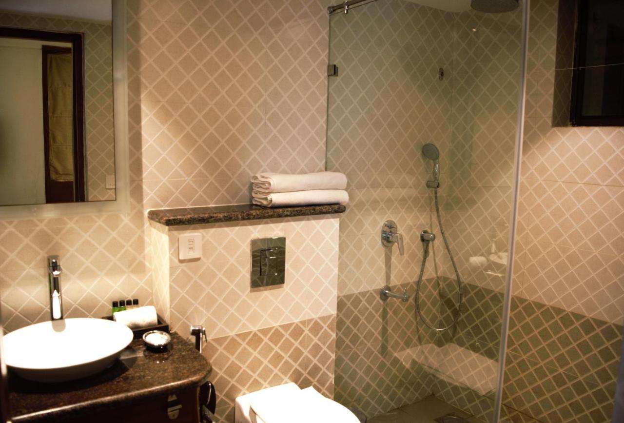 Sea Breeze Max Resort & Spa 마드가온 외부 사진