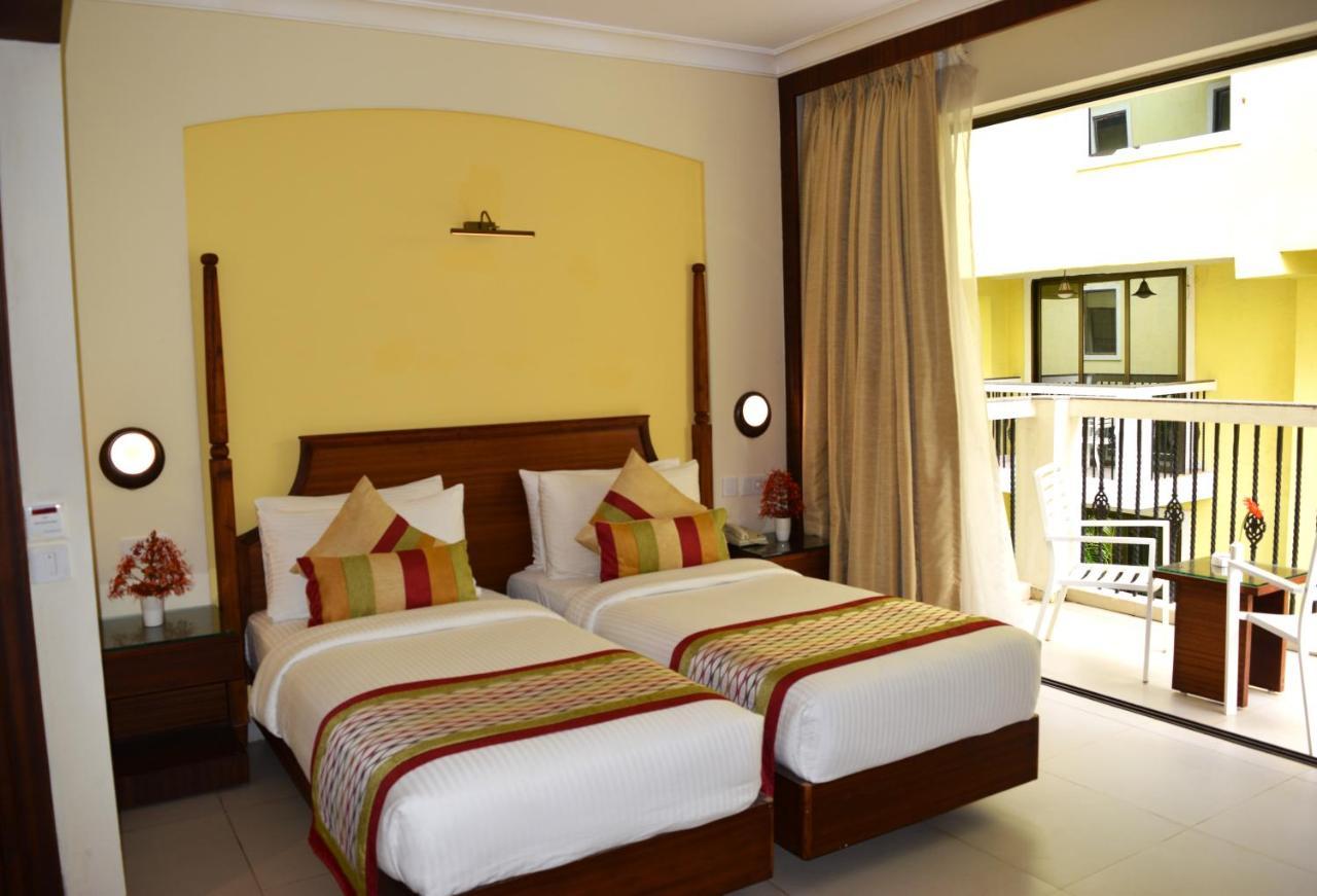 Sea Breeze Max Resort & Spa 마드가온 외부 사진