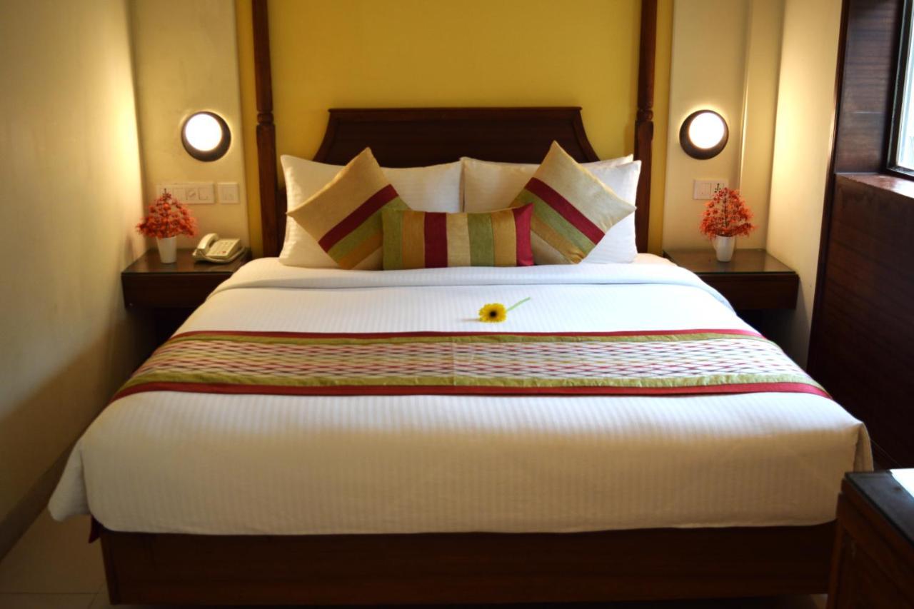 Sea Breeze Max Resort & Spa 마드가온 외부 사진