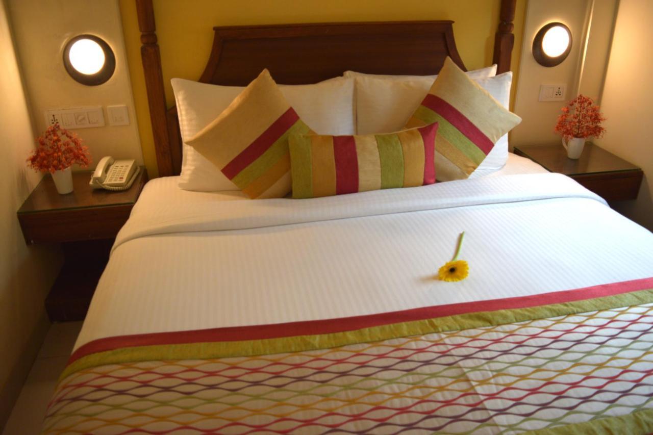 Sea Breeze Max Resort & Spa 마드가온 외부 사진